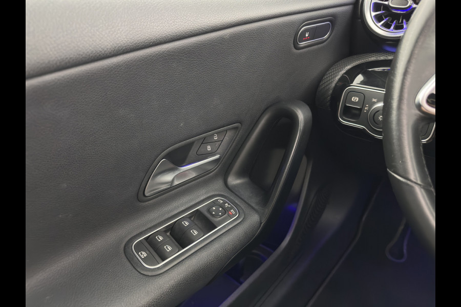 Mercedes-Benz A-Klasse 180 d Advantage (INCL-BTW) *PANO | LEATHER-FABRIC | WIDE-DIGICOCKPIT | AMBIENT-LIGHT | FULL-LED | SURROUND-VIEW | NAVI-FULLMAP | CARBON-INLAY | HEATED-SPORTSEATS | 17''ALU*