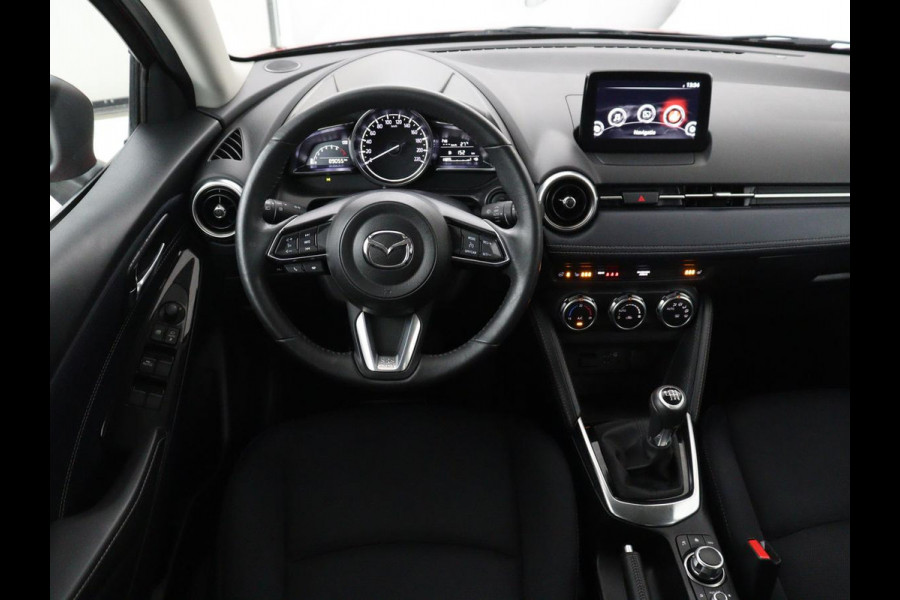 Mazda 2 1.5 Skyactiv-G Luxury | Stoel & stuurverwarming | Carplay | Parkeerhulp | Climate control | Side Assist | Cruise control | Bluetooth | 16'' velgen | DAB | Getint glas | Keyless start