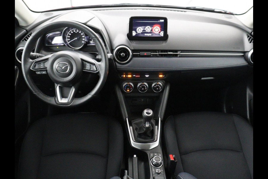 Mazda 2 1.5 Skyactiv-G Luxury | Stoel & stuurverwarming | Carplay | Parkeerhulp | Climate control | Side Assist | Cruise control | Bluetooth | 16'' velgen | DAB | Getint glas | Keyless start