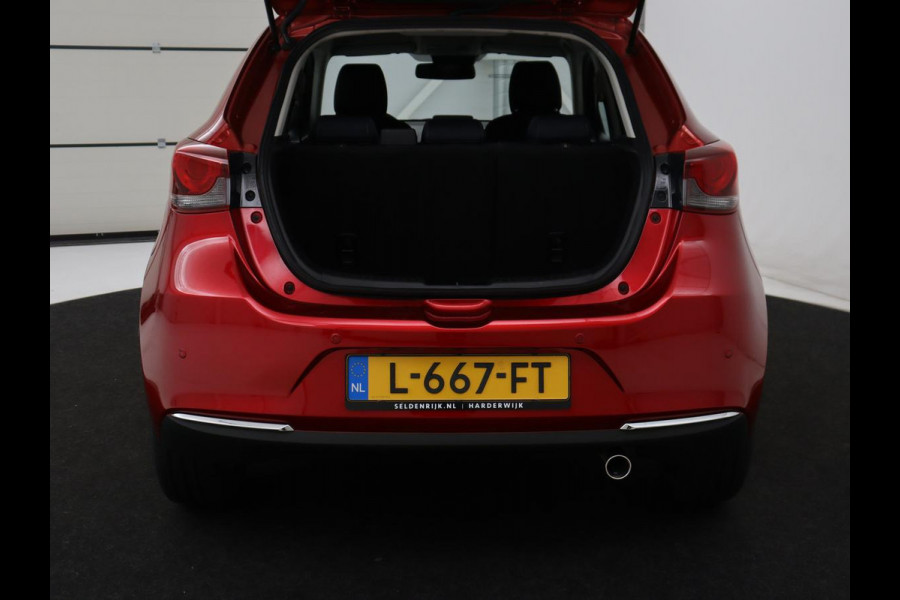 Mazda 2 1.5 Skyactiv-G Luxury | Stoel & stuurverwarming | Carplay | Parkeerhulp | Climate control | Side Assist | Cruise control | Bluetooth | 16'' velgen | DAB | Getint glas | Keyless start