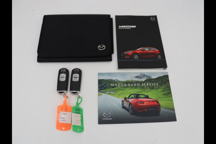 Mazda 2 1.5 Skyactiv-G Luxury | Stoel & stuurverwarming | Carplay | Parkeerhulp | Climate control | Side Assist | Cruise control | Bluetooth | 16'' velgen | DAB | Getint glas | Keyless start