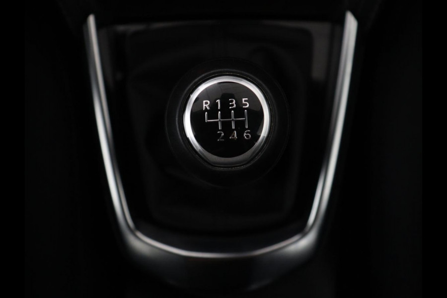 Mazda 2 1.5 Skyactiv-G Luxury | Stoel & stuurverwarming | Carplay | Parkeerhulp | Climate control | Side Assist | Cruise control | Bluetooth | 16'' velgen | DAB | Getint glas | Keyless start