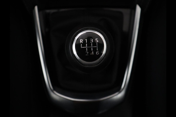 Mazda 2 1.5 Skyactiv-G Luxury | Stoel & stuurverwarming | Carplay | Parkeerhulp | Climate control | Side Assist | Cruise control | Bluetooth | 16'' velgen | DAB | Getint glas | Keyless start