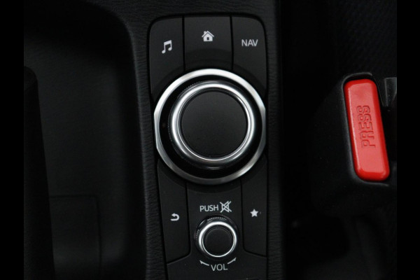 Mazda 2 1.5 Skyactiv-G Luxury | Stoel & stuurverwarming | Carplay | Parkeerhulp | Climate control | Side Assist | Cruise control | Bluetooth | 16'' velgen | DAB | Getint glas | Keyless start