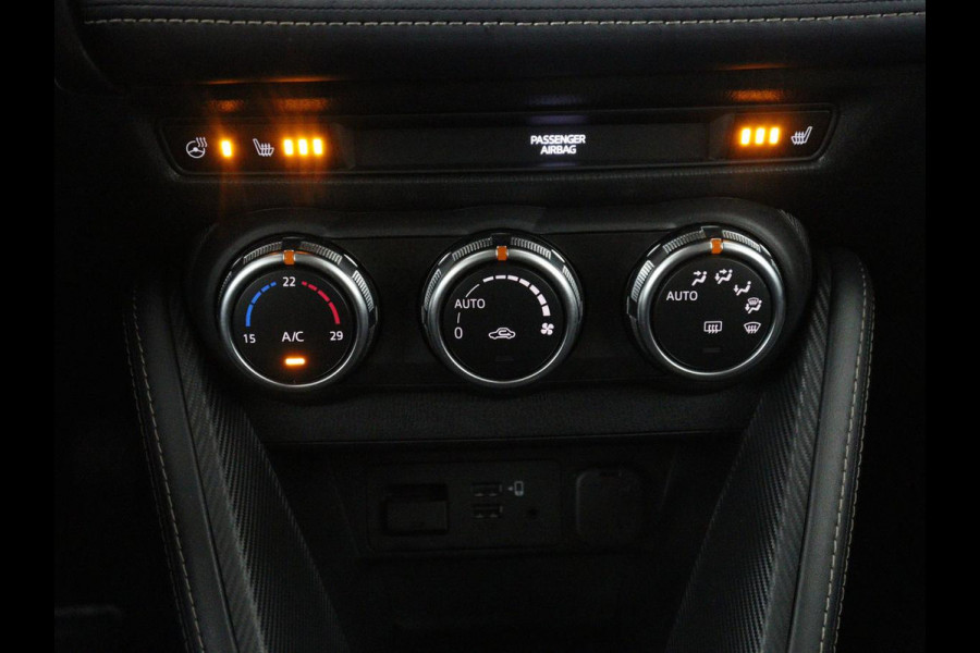 Mazda 2 1.5 Skyactiv-G Luxury | Stoel & stuurverwarming | Carplay | Parkeerhulp | Climate control | Side Assist | Cruise control | Bluetooth | 16'' velgen | DAB | Getint glas | Keyless start