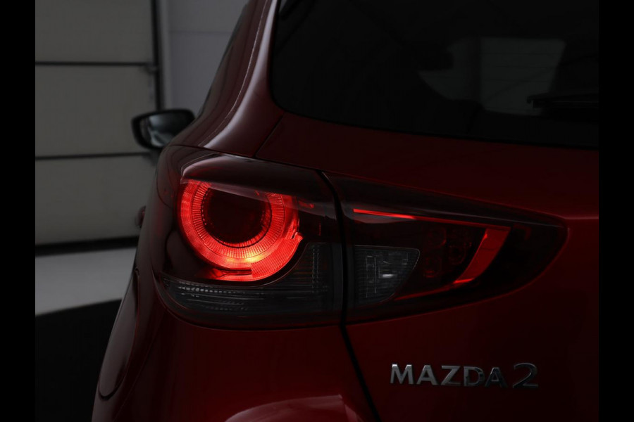 Mazda 2 1.5 Skyactiv-G Luxury | Stoel & stuurverwarming | Carplay | Parkeerhulp | Climate control | Side Assist | Cruise control | Bluetooth | 16'' velgen | DAB | Getint glas | Keyless start