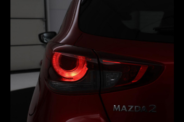 Mazda 2 1.5 Skyactiv-G Luxury | Stoel & stuurverwarming | Carplay | Parkeerhulp | Climate control | Side Assist | Cruise control | Bluetooth | 16'' velgen | DAB | Getint glas | Keyless start