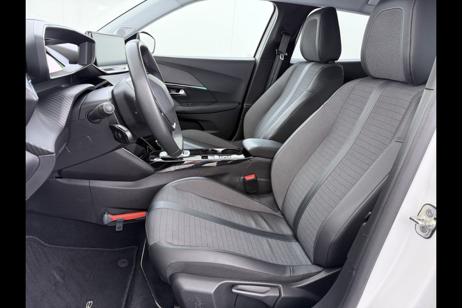 Peugeot e-2008 EV Allure Pack 50kWh SOH 95% 3-Fase 360°Camera 3D-Navi Apple Carplay Android Auto Ecc Cruise Control Pdc Keyless Privacy Glas Lmv Led DAB+ Bluetooth Lane Assist Isofix Rijstrooksensor Origineel Nederlandse Auto