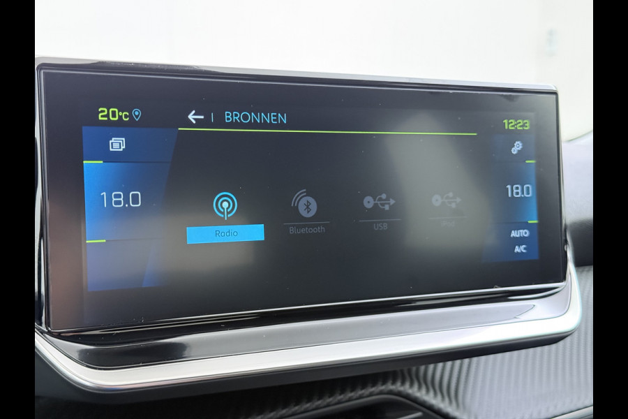 Peugeot e-2008 EV Allure Pack 50kWh SOH 95% 3-Fase 360°Camera 3D-Navi Apple Carplay Android Auto Ecc Cruise Control Pdc Keyless Privacy Glas Lmv Led DAB+ Bluetooth Lane Assist Isofix Rijstrooksensor Origineel Nederlandse Auto