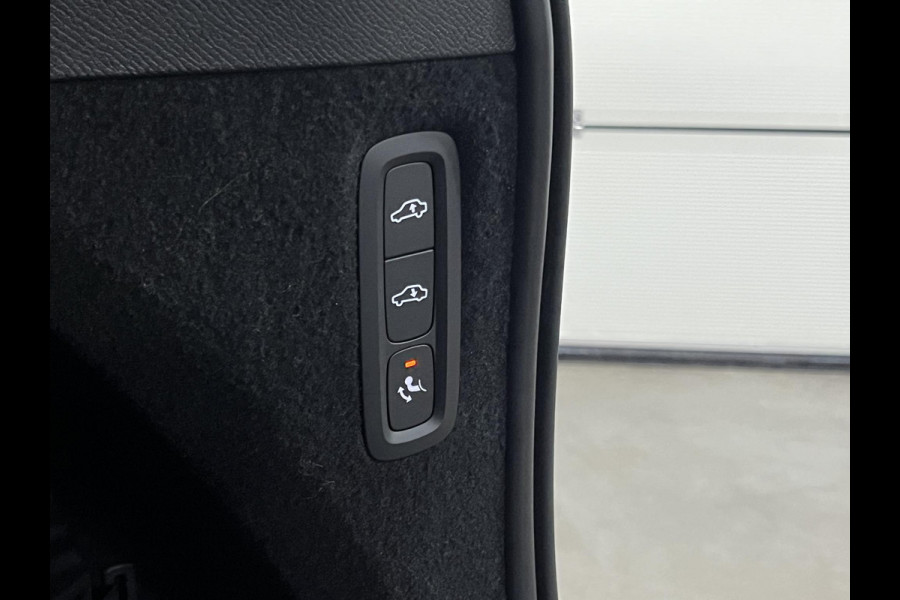 Volvo XC90 2.0 T8 Recharge AWD R-Design *long rang* Luchtvering | Trekhaak | Open dak | Adapt. cruise | Stoel-/stuurverwarming | 360 camera | Stoelventilatie | 22" wielen