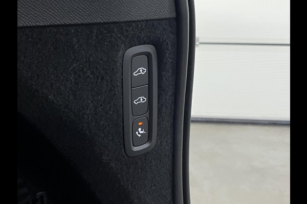Volvo XC90 2.0 T8 Recharge AWD R-Design *long rang* Luchtvering | Trekhaak | Open dak | Adapt. cruise | Stoel-/stuurverwarming | 360 camera | Stoelventilatie | 22" wielen