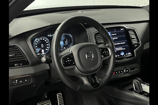 Volvo XC90 2.0 T8 Recharge AWD R-Design *long rang* Luchtvering | Trekhaak | Open dak | Adapt. cruise | Stoel-/stuurverwarming | 360 camera | Stoelventilatie | 22" wielen