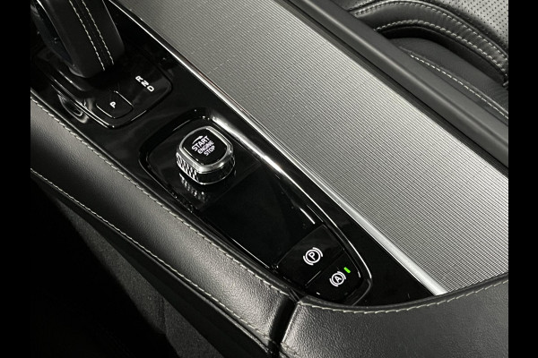 Volvo XC90 2.0 T8 Recharge AWD R-Design *long rang* Luchtvering | Trekhaak | Open dak | Adapt. cruise | Stoel-/stuurverwarming | 360 camera | Stoelventilatie | 22" wielen