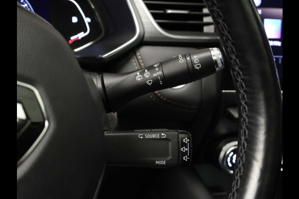 Renault Captur 1.3 TCe 155 Initiale Paris 155 PK (PANORAMADAK,APPLE CARPLAY,LED,LEDER,ELECTISCHE STOELEN,WINTERPAKKET,PDC)