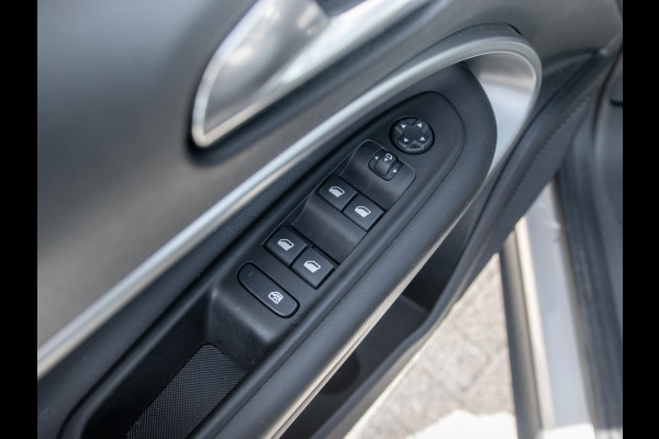Jeep Avenger 1.2 e-Hybrid Summit | Leder & Winter Pack | Schuif/Kanteldak | Infotainment Pack | Premium Audio | Bicolore