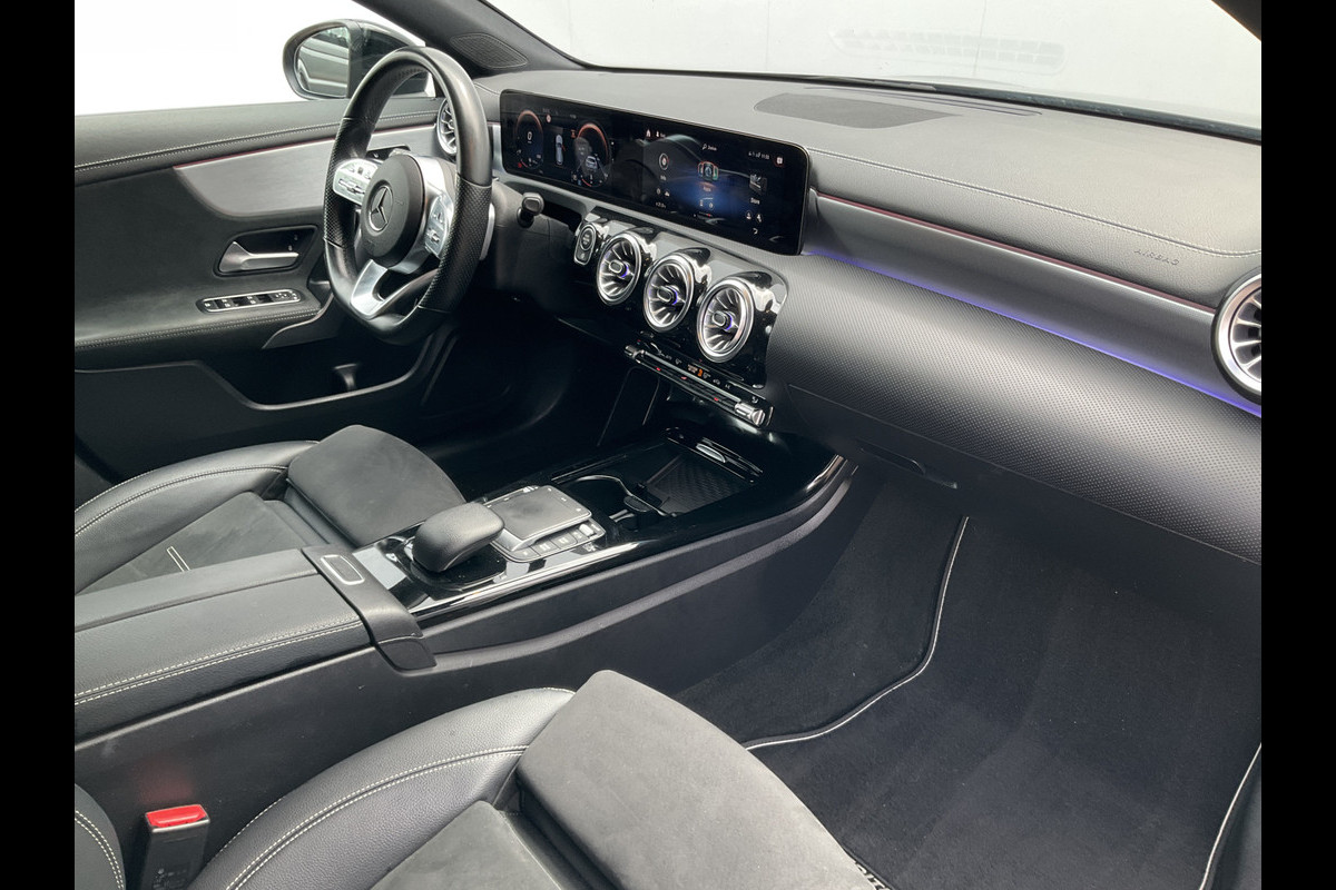 Mercedes-Benz CLA-Klasse Shooting Brake 200 Premium Plus AMG Pano Carplay Stoelverw Uitstraling!