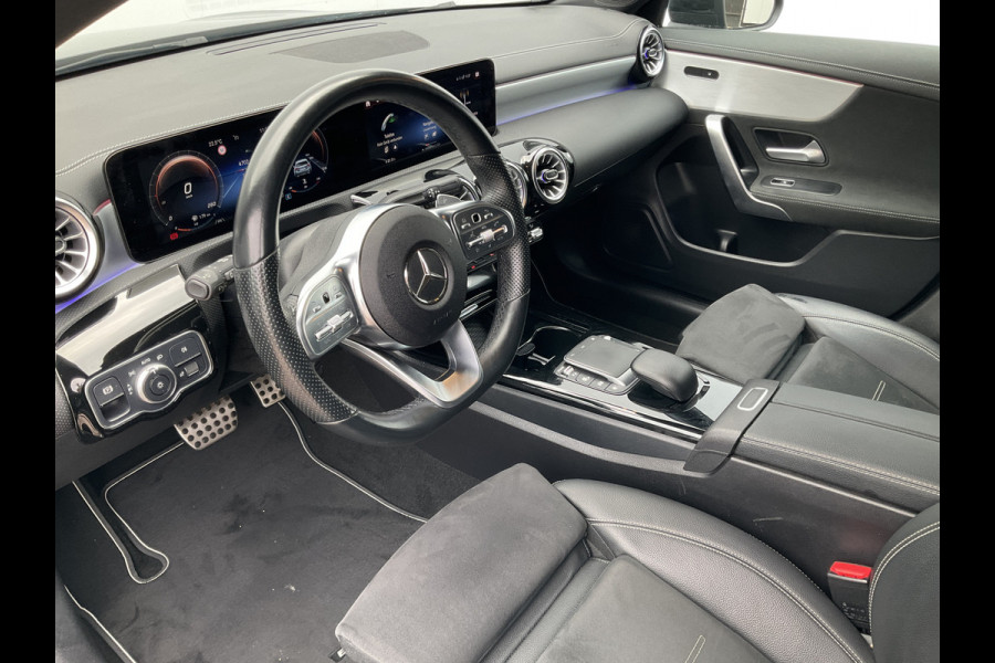 Mercedes-Benz CLA-Klasse Shooting Brake 200 Premium Plus AMG Pano Carplay Stoelverw Uitstraling!