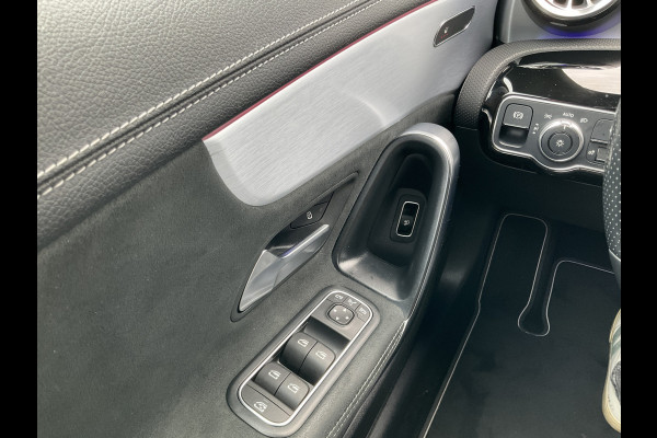 Mercedes-Benz CLA-Klasse Shooting Brake 200 Premium Plus AMG Pano Carplay Stoelverw Uitstraling!
