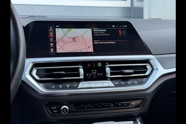 BMW 3 Serie Touring 318d High Executive | Navi Prof | HK Audio | 18 inch | Leder | LED | Stoelverw. | CarPlay | 3-zone Clima | PDC