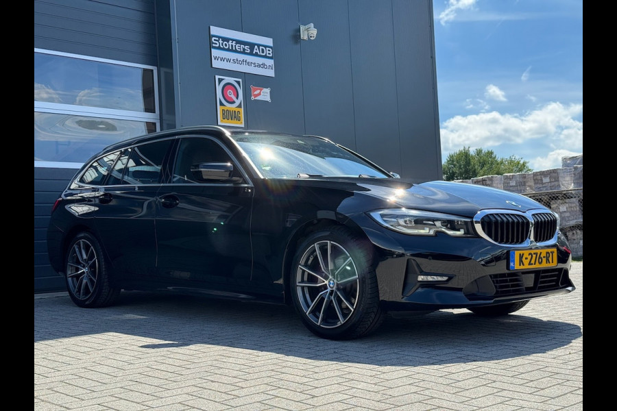 BMW 3 Serie Touring 318d High Executive | Navi Prof | HK Audio | 18 inch | Leder | LED | Stoelverw. | CarPlay | 3-zone Clima | PDC