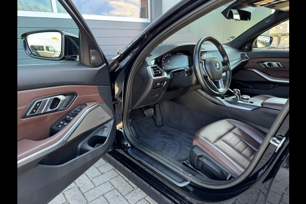 BMW 3 Serie Touring 318d High Executive | Navi Prof | HK Audio | 18 inch | Leder | LED | Stoelverw. | CarPlay | 3-zone Clima | PDC