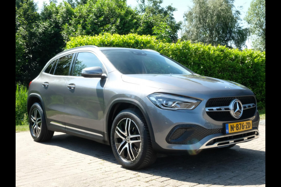 Mercedes-Benz GLA 200 Business Solution 163 PK | Trekhaak Afneembaar | All-Season Banden | Stoelverwarming | Navigatie | LMV 19''