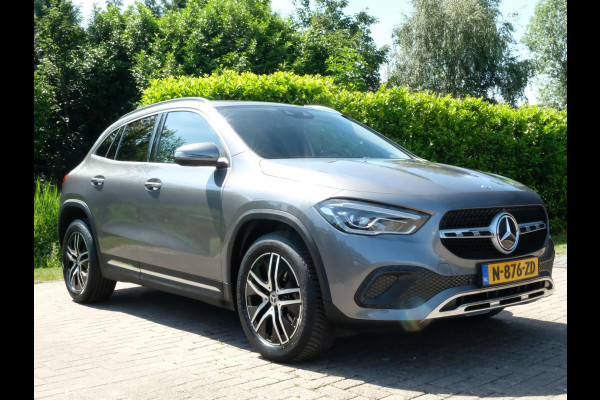 Mercedes-Benz GLA 200 Business Solution 163 PK | Trekhaak Afneembaar | All-Season Banden | Stoelverwarming | Navigatie | LMV 19''