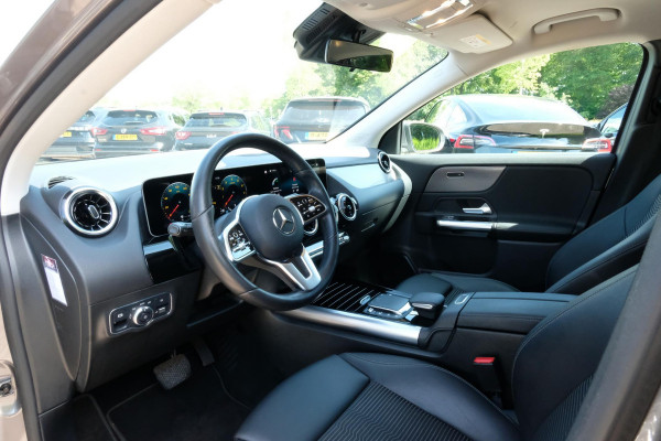 Mercedes-Benz GLA 200 Business Solution 163 PK | Trekhaak Afneembaar | All-Season Banden | Stoelverwarming | Navigatie | LMV 19''