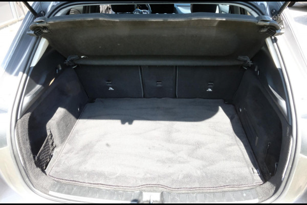 Mercedes-Benz GLA 200 Business Solution 163 PK | Trekhaak Afneembaar | All-Season Banden | Stoelverwarming | Navigatie | LMV 19''