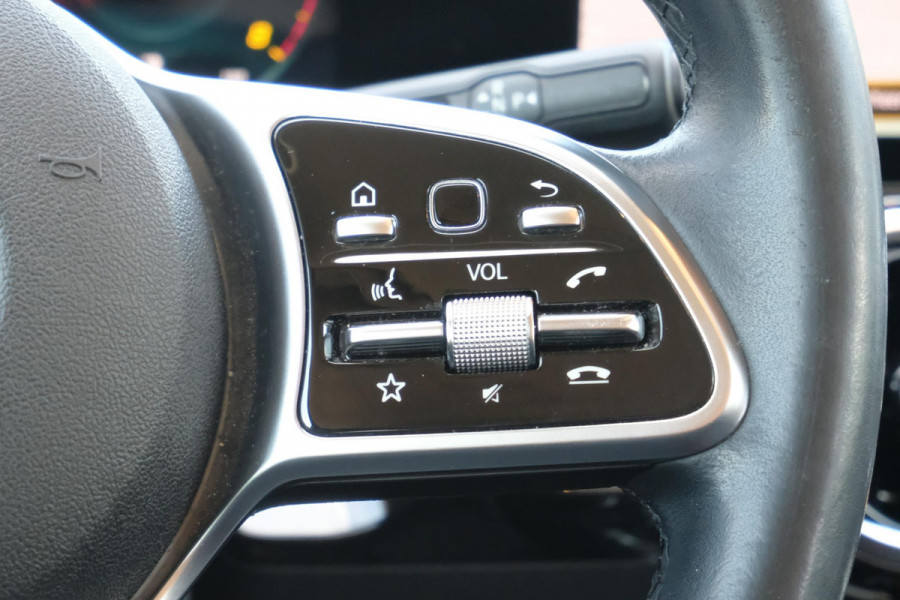 Mercedes-Benz GLA 200 Business Solution 163 PK | Trekhaak Afneembaar | All-Season Banden | Stoelverwarming | Navigatie | LMV 19''