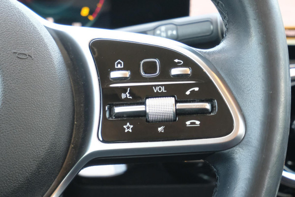 Mercedes-Benz GLA 200 Business Solution 163 PK | Trekhaak Afneembaar | All-Season Banden | Stoelverwarming | Navigatie | LMV 19''