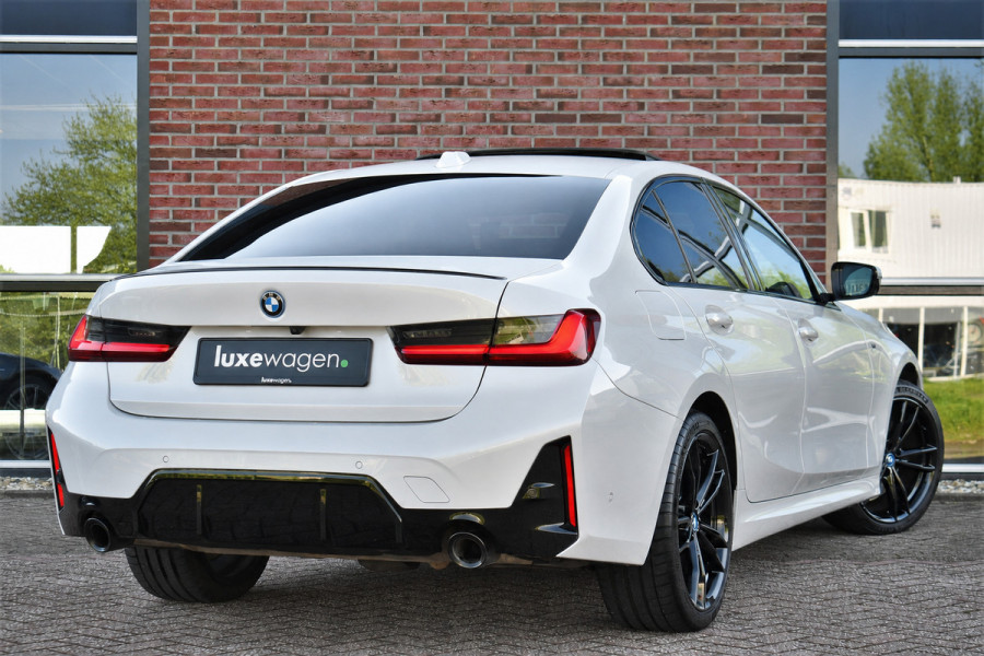BMW 3-serie 330e xDrive M-Sport Pro Pano M-zetels ACC HUD 19inch El-klep