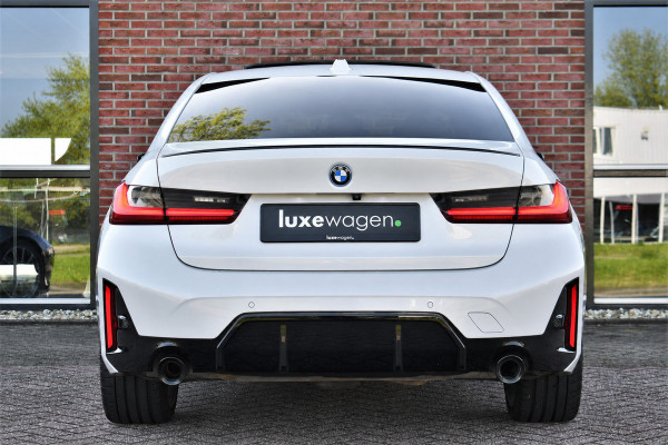 BMW 3-serie 330e xDrive M-Sport Pro Pano M-zetels ACC HUD 19inch El-klep