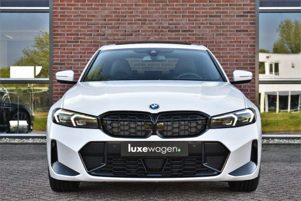 BMW 3-serie 330e xDrive M-Sport Pro Pano M-zetels ACC HUD 19inch El-klep