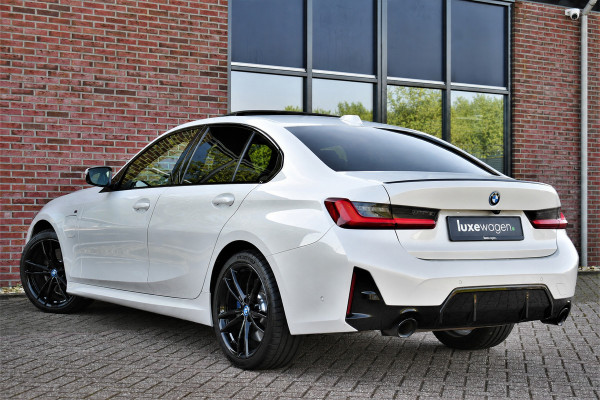 BMW 3-serie 330e xDrive M-Sport Pro Pano M-zetels ACC HUD 19inch El-klep