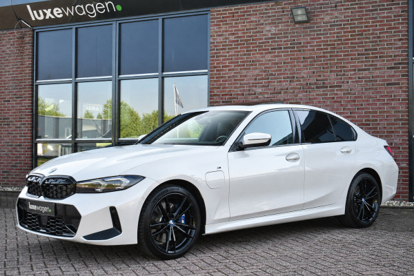 BMW 3-serie 330e xDrive M-Sport Pro Pano M-zetels ACC HUD 19inch El-klep