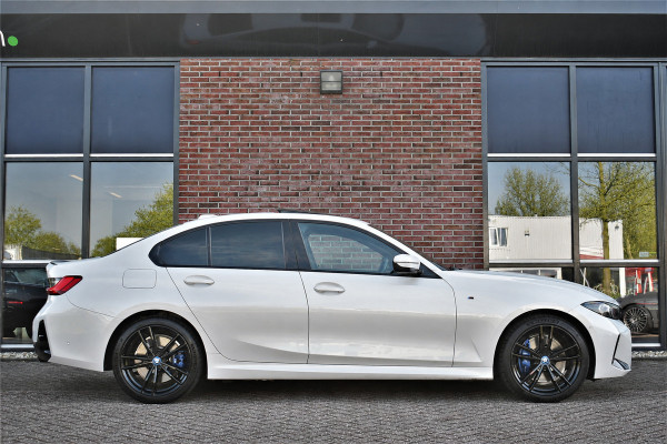BMW 3-serie 330e xDrive M-Sport Pro Pano M-zetels ACC HUD 19inch El-klep