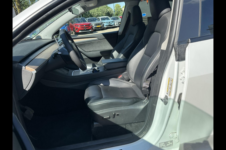 Tesla Model Y Long Range Dual AWD VAN: 39.900,- VOOR: 36.770,- UW WKVOORDEEL: 3.130,- | SOH 95% | AFNEEMBARE TREKHAAK|  RIJKLAAR GELEVERD | 12 MND BOVAG GARANTIE | TESLA GARANTIE ACCU + AANDRIJFLIJN T/M 08-2031/ 192.000KM|