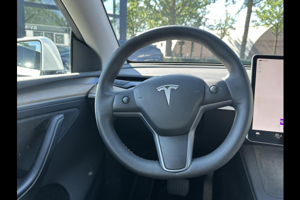 Tesla Model Y Long Range Dual AWD VAN: 39.900,- VOOR: 36.770,- UW WKVOORDEEL: 3.130,- | SOH 95% | AFNEEMBARE TREKHAAK|  RIJKLAAR GELEVERD | 12 MND BOVAG GARANTIE | TESLA GARANTIE ACCU + AANDRIJFLIJN T/M 08-2031/ 192.000KM|