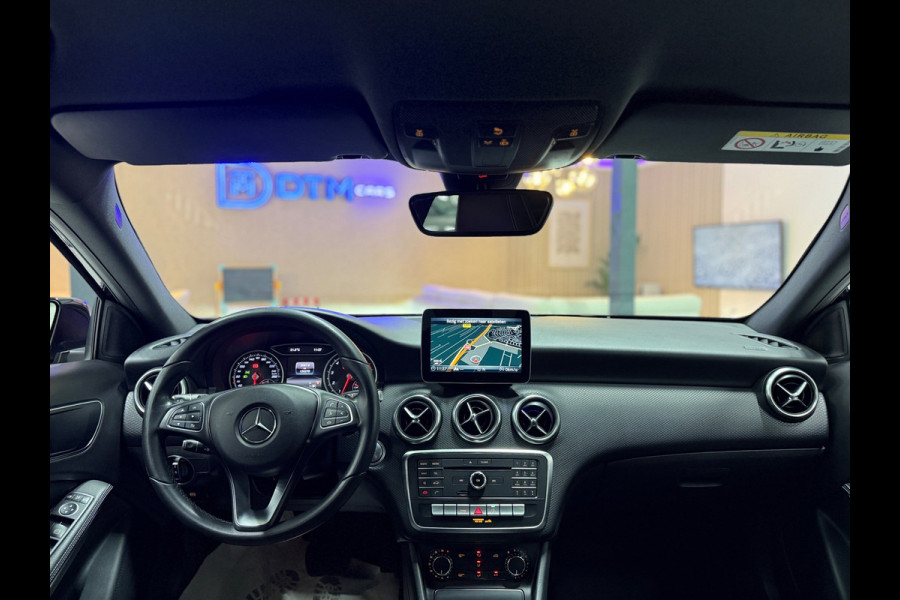 Mercedes-Benz A-Klasse 180 Business Solution AMG Aut.|19 Inch Camera Cruise Control led koplampen Navigatie Carplay & Android Auto