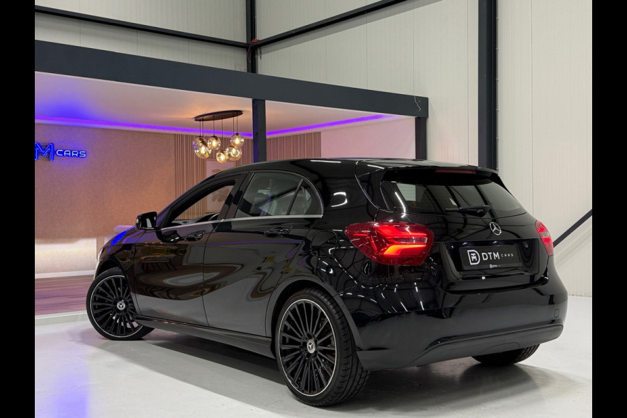 Mercedes-Benz A-Klasse 180 Business Solution AMG Aut.|19 Inch Camera Cruise Control led koplampen Navigatie Carplay & Android Auto