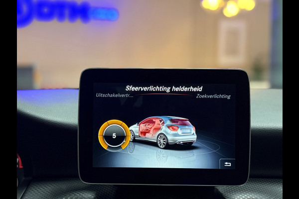 Mercedes-Benz A-Klasse 180 Business Solution AMG Aut.|19 Inch Camera Cruise Control led koplampen Navigatie Carplay & Android Auto