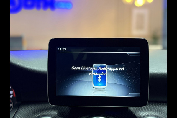 Mercedes-Benz A-Klasse 180 Business Solution AMG Aut.|19 Inch Camera Cruise Control led koplampen Navigatie Carplay & Android Auto