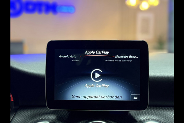 Mercedes-Benz A-Klasse 180 Business Solution AMG Aut.|19 Inch Camera Cruise Control led koplampen Navigatie Carplay & Android Auto