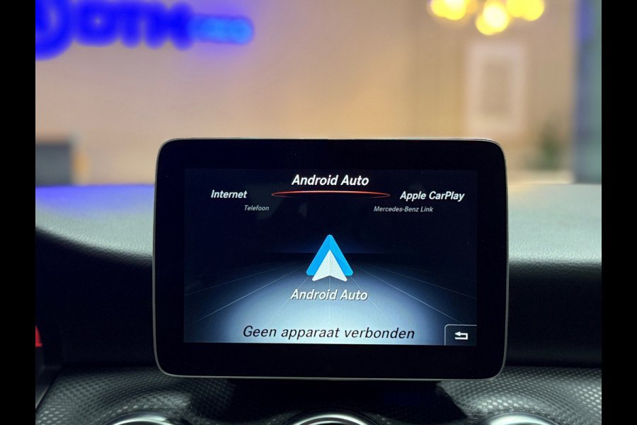Mercedes-Benz A-Klasse 180 Business Solution AMG Aut.|19 Inch Camera Cruise Control led koplampen Navigatie Carplay & Android Auto