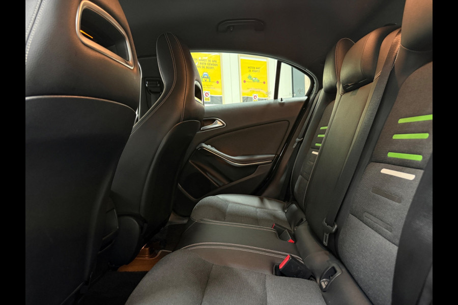 Mercedes-Benz A-Klasse 180 Business Solution AMG Aut.|19 Inch Camera Cruise Control led koplampen Navigatie Carplay & Android Auto