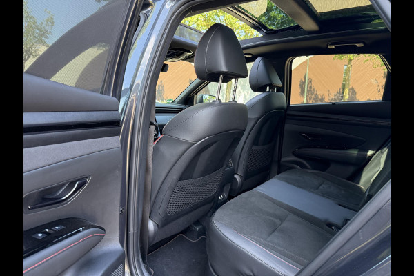 Hyundai Tucson 1.6 T-GDI HEV N Line VAN: 36.900,- VOOR: 34.877,- UW WKVOORDEEL: 2.023,-| PANO |DEALER ONDERHOUDEN| HYUNDAI GARANTIE T/M 02-2028| STOELVENTILATIE + VERWARMING| CAMERA | FULL OPTIONS| ACHTERBANK VERWARMD
