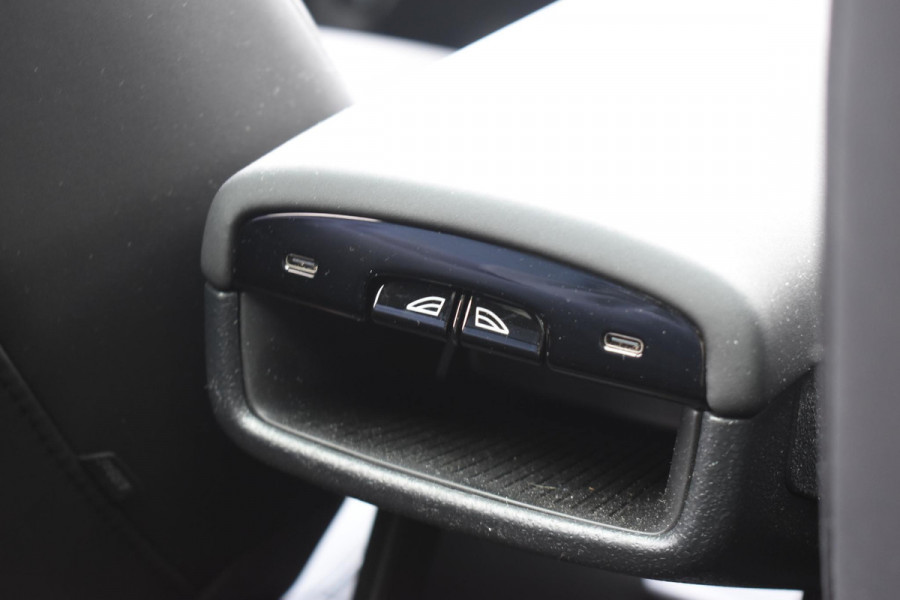 Volvo EX30 272PK Single Motor Extended Range Ultra 69kWh / Extra getint glas / Climate Pack / Panoramadak / 360 Camera / Elektrisch verstelbare stoelen / 20" Lichtmetalen velgen