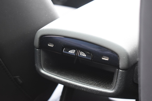 Volvo EX30 272PK Single Motor Extended Range Ultra 69kWh / Extra getint glas / Climate Pack / Panoramadak / 360 Camera / Elektrisch verstelbare stoelen / 20" Lichtmetalen velgen