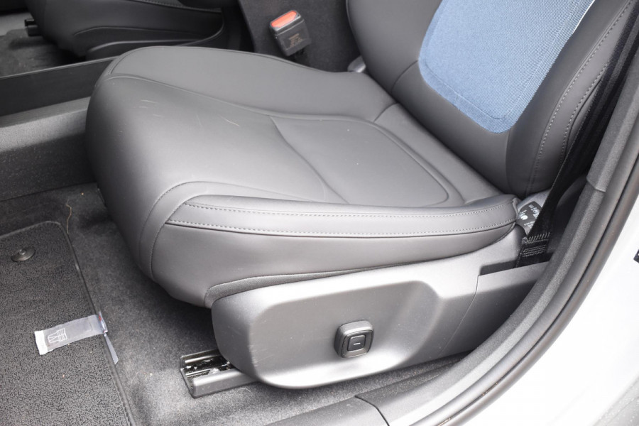 Volvo EX30 272PK Single Motor Extended Range Ultra 69kWh / Extra getint glas / Climate Pack / Panoramadak / 360 Camera / Elektrisch verstelbare stoelen / 20" Lichtmetalen velgen